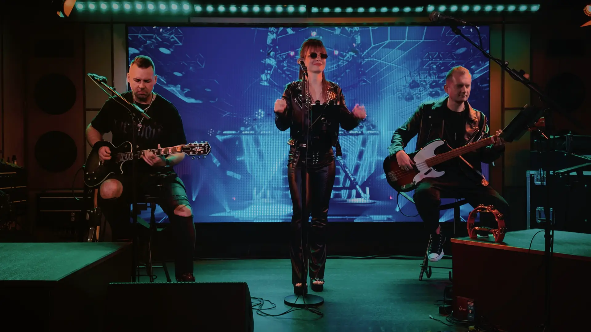 Création vidéo - Groupe de musique Lazy Daisy (2025) 4 trio lazy daisy retouche apres dark.jpg