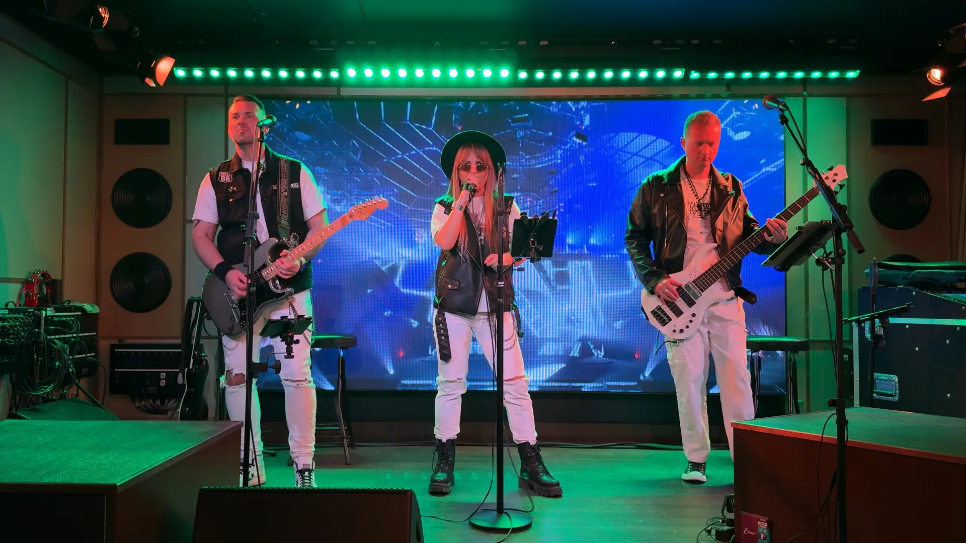 Création vidéo - Groupe de musique Lazy Daisy (2025) 1 trio lazy daisy retouche avant white